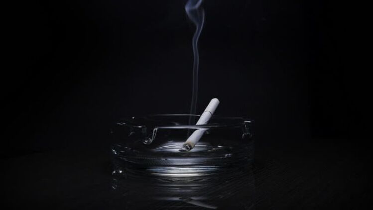 Zigarette und Rauchen beim Fasten